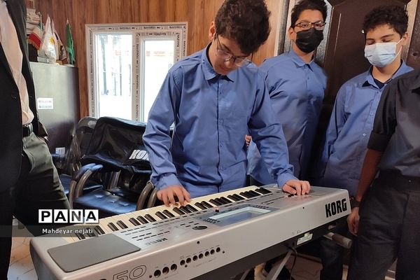 کشف استعدادهای موسیقی در مدرسه متوسطه اول البرز رودهن