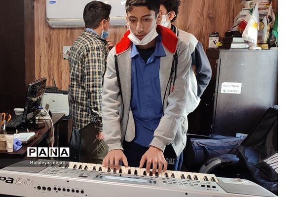 کشف استعدادهای موسیقی در مدرسه متوسطه اول البرز رودهن