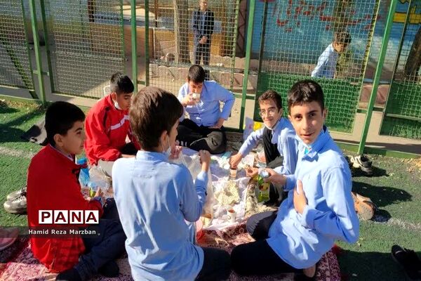 اردوی درون‌مدرسه‌ای دانش‌آموزان آموزشگاه شهید‌احمد کاظمی اسلامشهر
