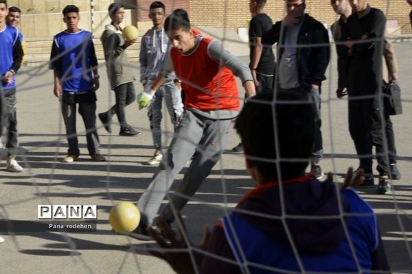 مسابقات فوتبال جام مدافعان امنیت در هنرستان چمران رودهن