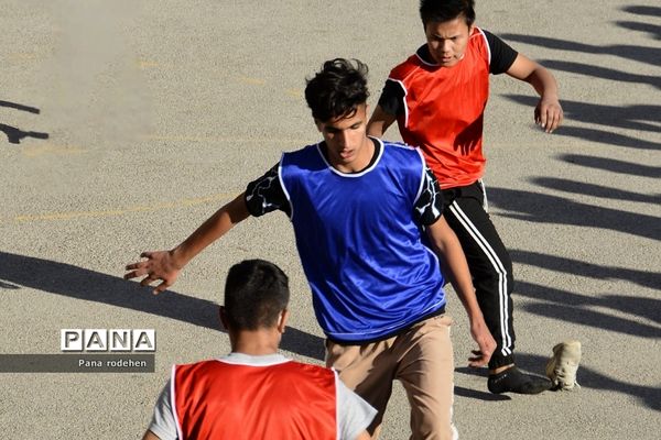 مسابقات فوتبال جام مدافعان امنیت در هنرستان چمران رودهن
