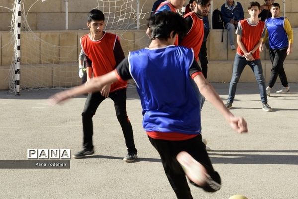 مسابقات فوتبال جام مدافعان امنیت در هنرستان چمران رودهن