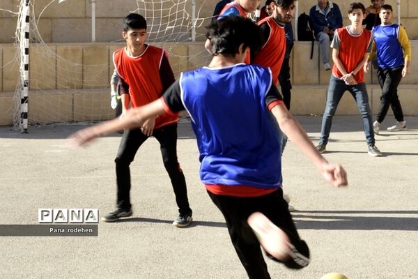مسابقات فوتبال جام مدافعان امنیت در هنرستان چمران رودهن