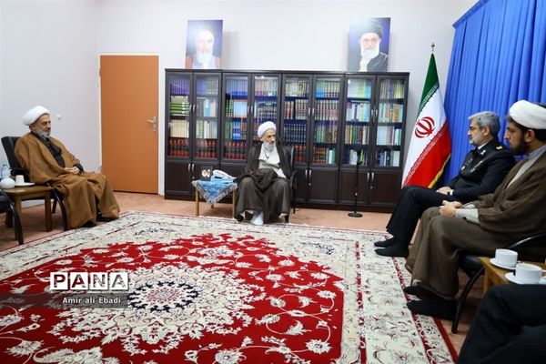 دیدار دریادار فرمانده دانشگاه علوم دریایی امام خمینی نوشهر با نماینده ولی فقیه