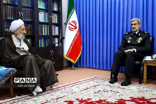 دیدار دریادار فرمانده دانشگاه علوم دریایی امام خمینی نوشهر با نماینده ولی فقیه