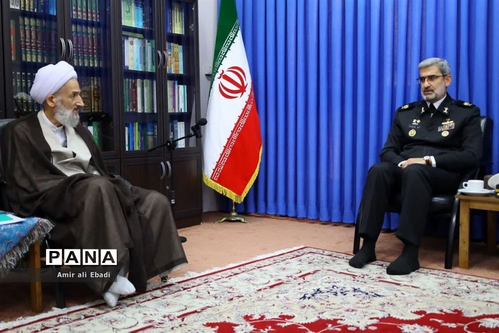 دیدار دریادار فرمانده دانشگاه علوم دریایی امام خمینی نوشهر با نماینده ولی فقیه