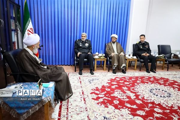 دیدار دریادار فرمانده دانشگاه علوم دریایی امام خمینی نوشهر با نماینده ولی فقیه