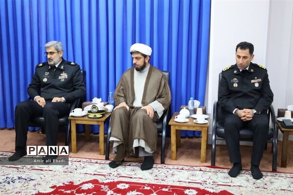 دیدار دریادار فرمانده دانشگاه علوم دریایی امام خمینی نوشهر با نماینده ولی فقیه