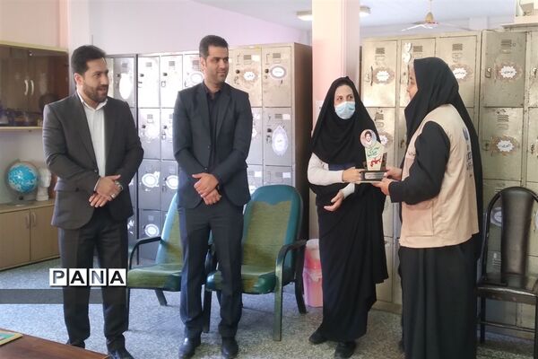بازدید سرپرست اداره آموزش و پرورش قائمشهر از هنرستان شاهد