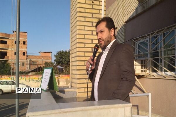 بازدید سرپرست اداره آموزش و پرورش قائمشهر از هنرستان شاهد