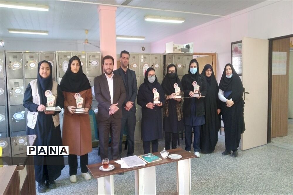 بازدید سرپرست اداره آموزش و پرورش قائمشهر از هنرستان شاهد