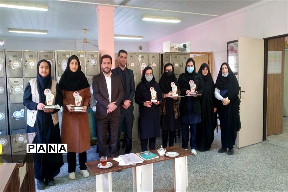 بازدید سرپرست اداره آموزش و پرورش قائمشهر از هنرستان شاهد