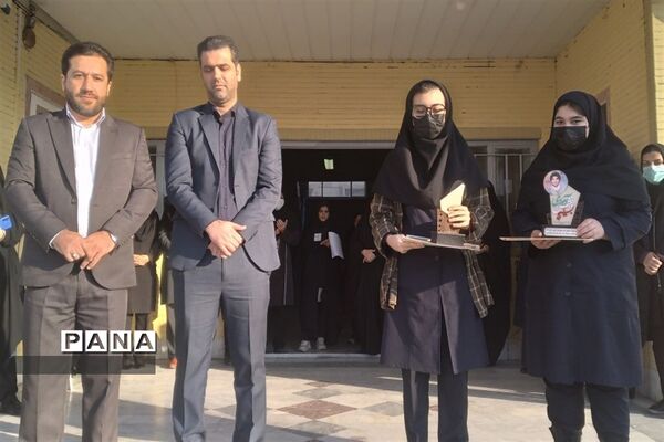 بازدید سرپرست اداره آموزش و پرورش قائمشهر از هنرستان شاهد
