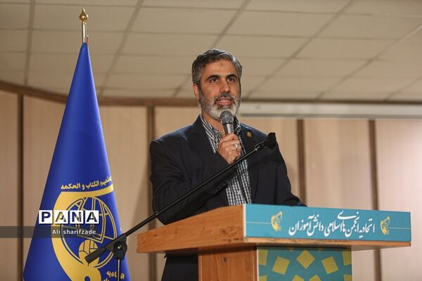حضور علی بهادری جهرمی در همایش اتحادیه انجمن‌های اسلامی دانش‌آموزان