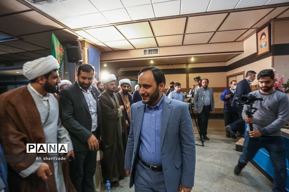 حضور علی بهادری جهرمی در همایش اتحادیه انجمن‌های اسلامی دانش‌آموزان