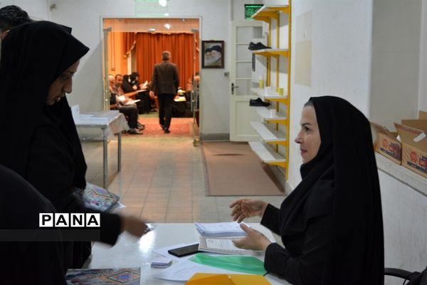 اولین همایش بررسی تغییرات کنکور و تاثیرات در آموزش متوسطه