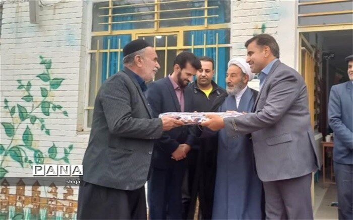 تجلیل از خیر مدرسه‌ساز در  دبستان شهدای شرودان و کروچ