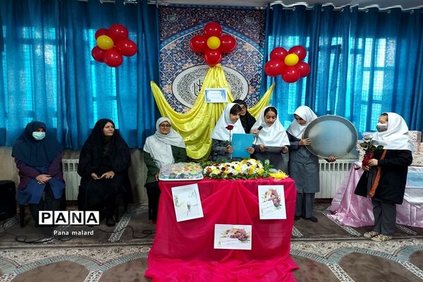 تجلیل از همکار تلاشگر در دبستان حاجیه نوری ملارد