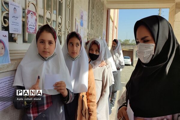 برگزاری انتخابات شورای دانش‌آموزی در مدرسه توفیق رباط‌کریم