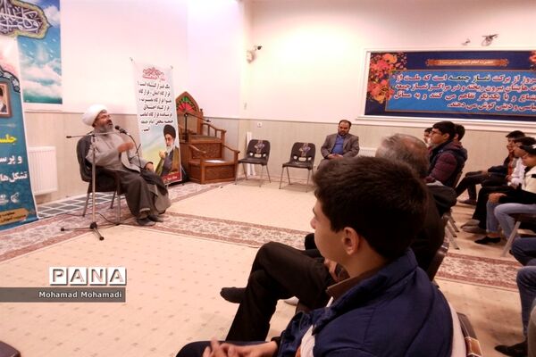 نشست تشکل‌های دانش‌آموزی با امام جمعه کاشمر