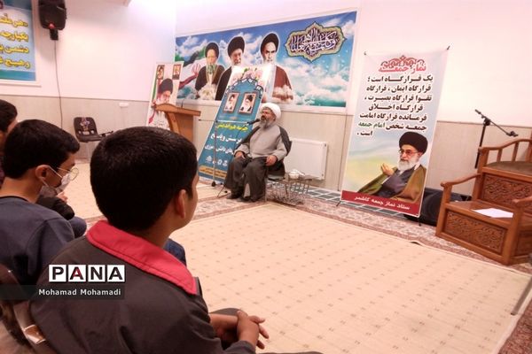 نشست تشکل‌های دانش‌آموزی با امام جمعه کاشمر