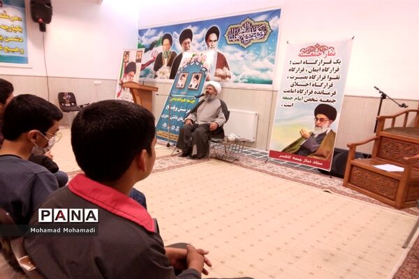 نشست تشکل‌های دانش‌آموزی با امام جمعه کاشمر