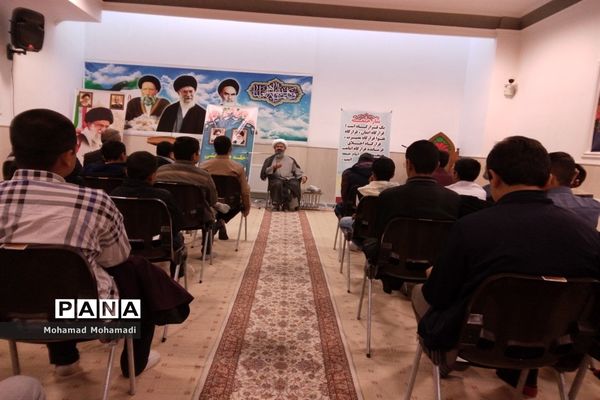 نشست تشکل‌های دانش‌آموزی با امام جمعه کاشمر