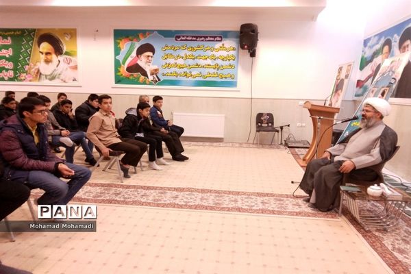 نشست تشکل‌های دانش‌آموزی با امام جمعه کاشمر