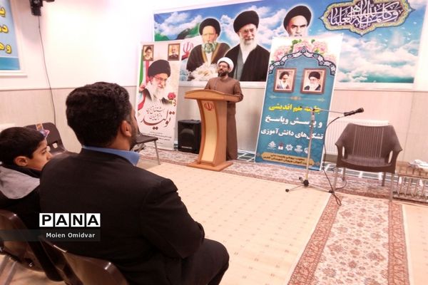 نشست تشکل‌های دانش‌آموزی با امام جمعه کاشمر