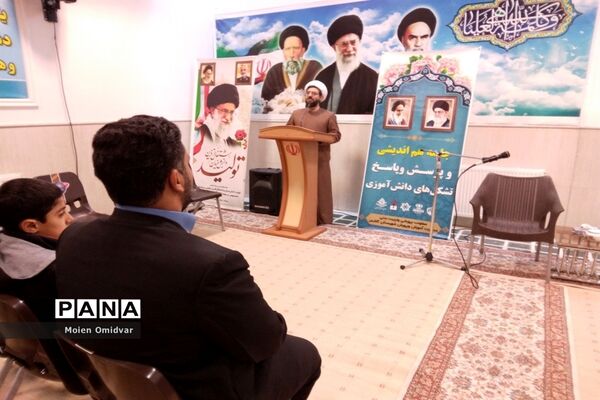 نشست تشکل‌های دانش‌آموزی با امام جمعه کاشمر