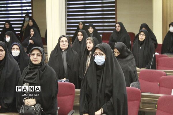کارگاه آموزشی تحکیم بنیان خانواده در قم
