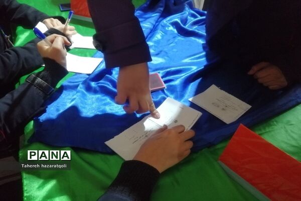 برگزاری انتخابات شورای دانش‌آموزی در دبیرستان نبوت صفادشت