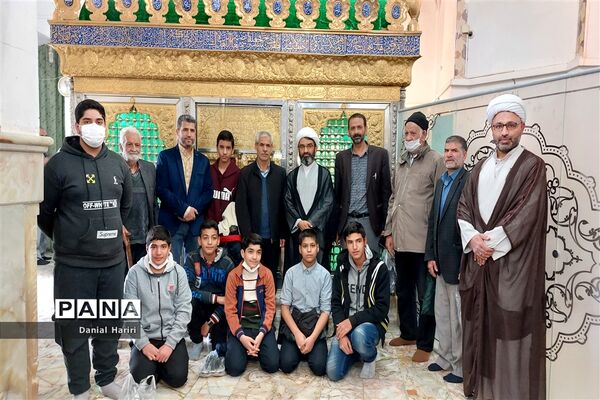 حضور دانش‌آموزان دبیرستان شهیدصادقی در نماز جمعه نایین