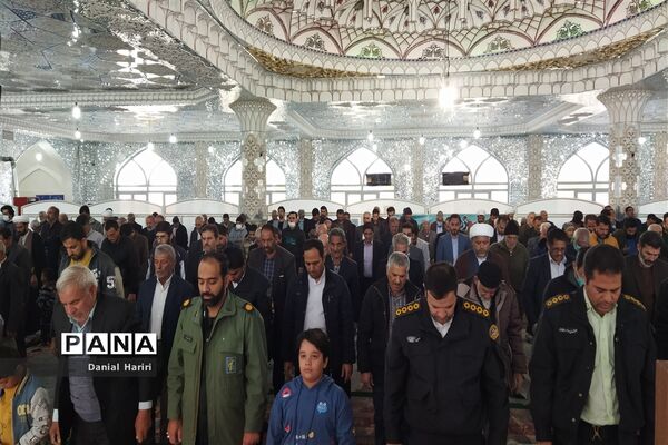 حضور دانش‌آموزان دبیرستان شهیدصادقی در نماز جمعه نایین