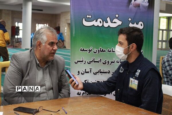 دیدار مردمی مدیرکل آموزش و پرورش استان در حاشیه نماز جمعه زنجان