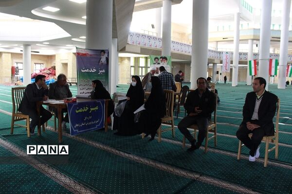 دیدار مردمی مدیرکل آموزش و پرورش استان در حاشیه نماز جمعه زنجان