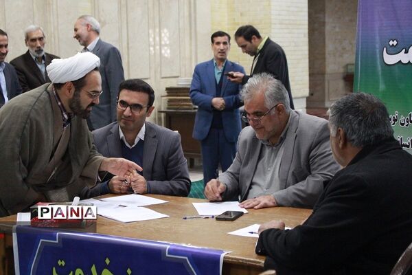 دیدار مردمی مدیرکل آموزش و پرورش استان در حاشیه نماز جمعه زنجان