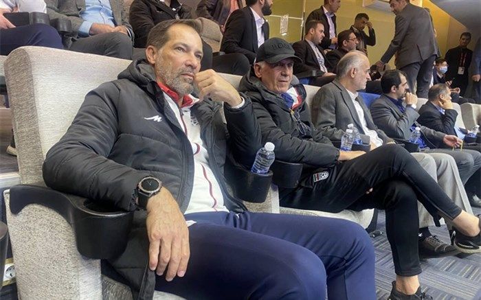 حضور سرمربی تیم ملی فوتبال در دیدار بسکتبال ایران و چین