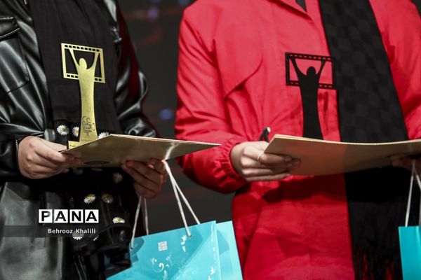 اختتامیه مسابقه دانش‌آموزی نور