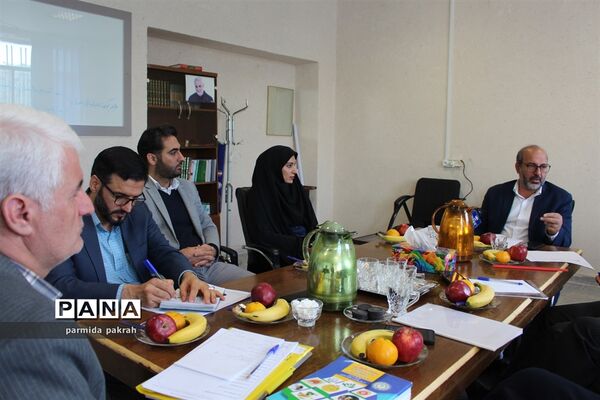 جلسه تدوین برنامه های راهبردی حوزه معاونت پرورشی در سازمان دانش آموزی کرمانشاه