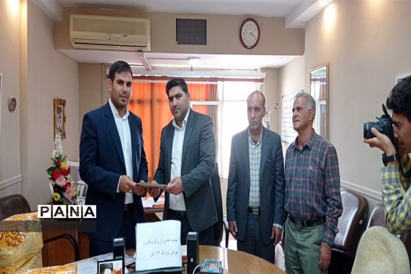 جلسه تقدیر و تشکر از برگزیدگان و عوامل اجرایی مراسم روز دانش‌آموز استان لرستان