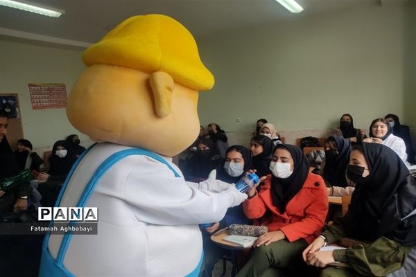 تقدیر از دانش‌آموزان دبیرستان مرضیه از سوی شرکت ملی گاز ایران