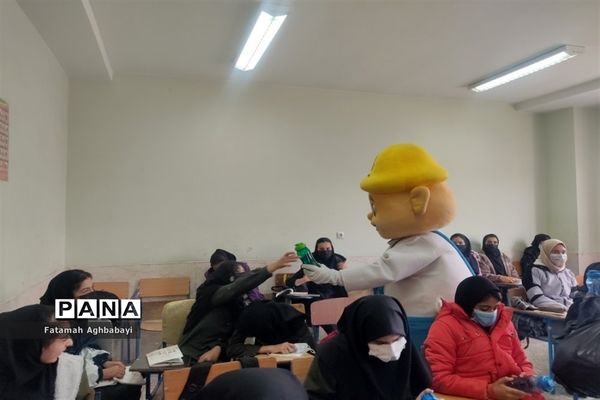 تقدیر از دانش‌آموزان دبیرستان مرضیه از سوی شرکت ملی گاز ایران