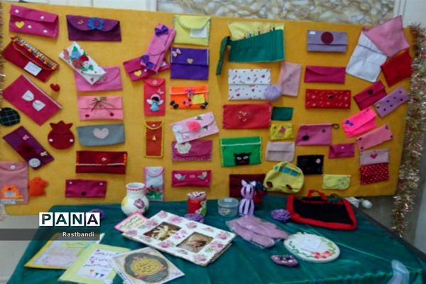 نمایشگاه دست‌سازه‌های دانش‌آموزان دبستان شیخ مرتضی انصاری منطقه ۱۳