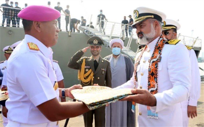 ناوگروه صلح و دوستی نیروی دریایی ارتش در بندر جاکارتای اندونزی پهلو گرفت