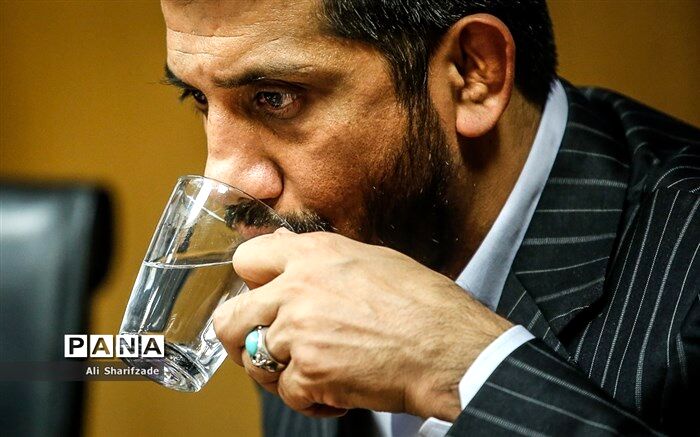 واکنش دبیر به شادی‌نکردن فرنگی‌کاران روی سکوی جام جهانی
