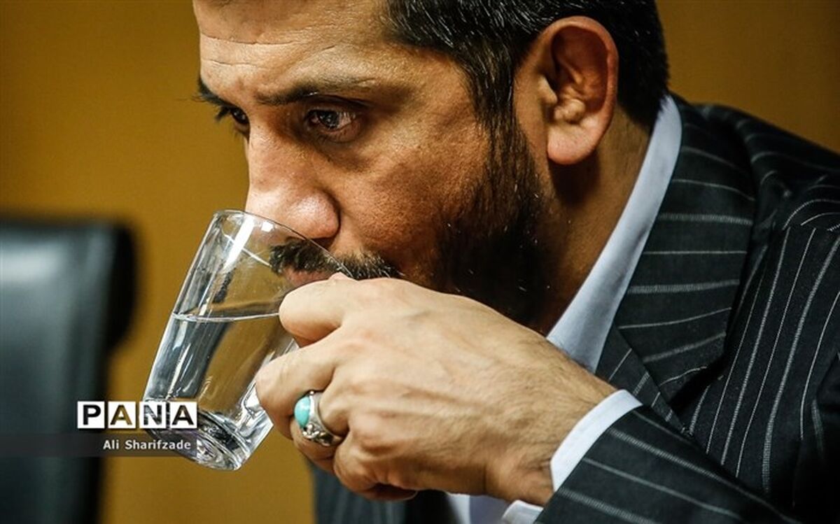 واکنش دبیر به شادی‌نکردن فرنگی‌کاران روی سکوی جام جهانی