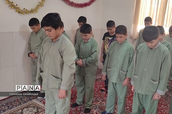 برگزاری نماز جماعت در مدارس رودهن