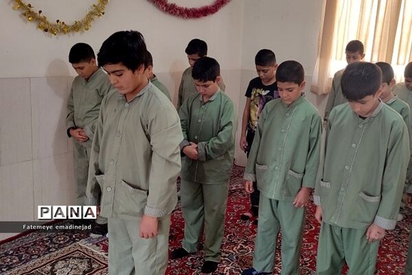 برگزاری نماز جماعت در مدارس رودهن