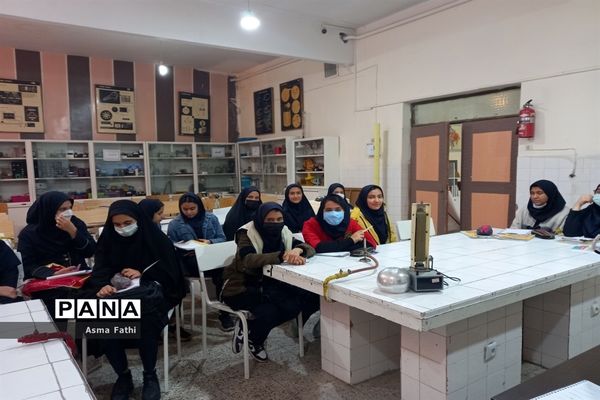 بازدید دانش‌آموزان دبیرستان علامه‌طباطبایی از پژوهش‌سرای رازی